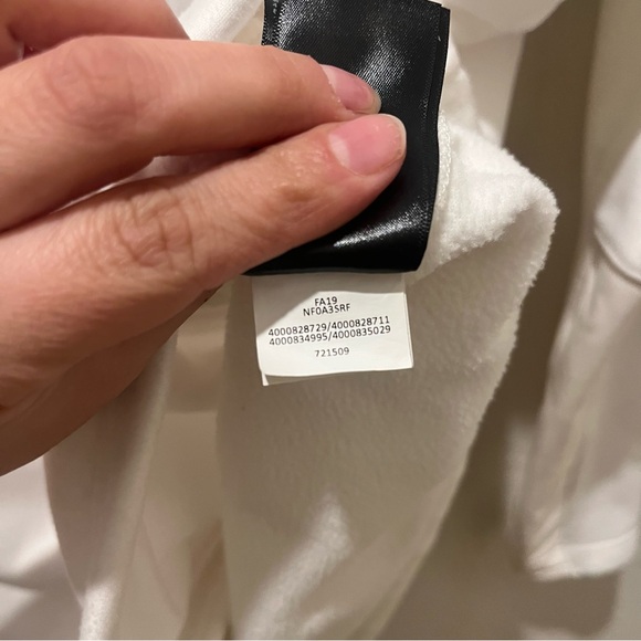 The North Face White Zip Jacket Lightweight Athleisure Outdoor Hiking Travel - Picture 8 of 16